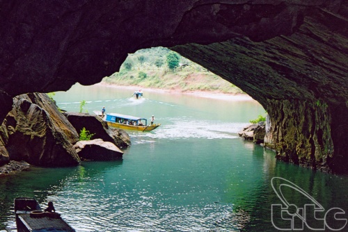 Authorities to make Quang Binh a tourism hub by 2020