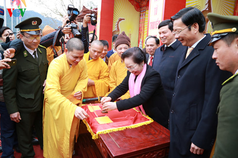 Yen Tu Buddhist spring festival opens