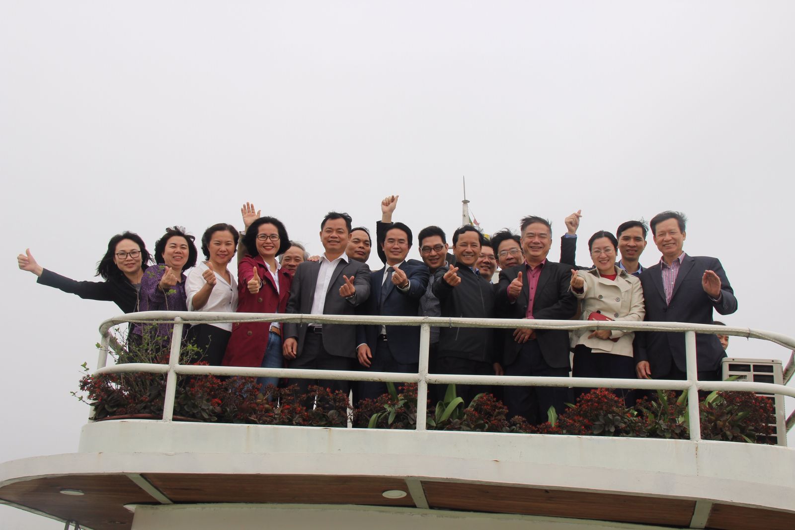 Các Đại biểu chụp ảnh kỷ niệm 