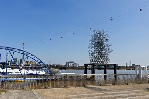Tác phẩm điêu khắc dây lượng tử của đám mây của Anthony Gormley tại The Line. Ảnh: The Culture Trip.