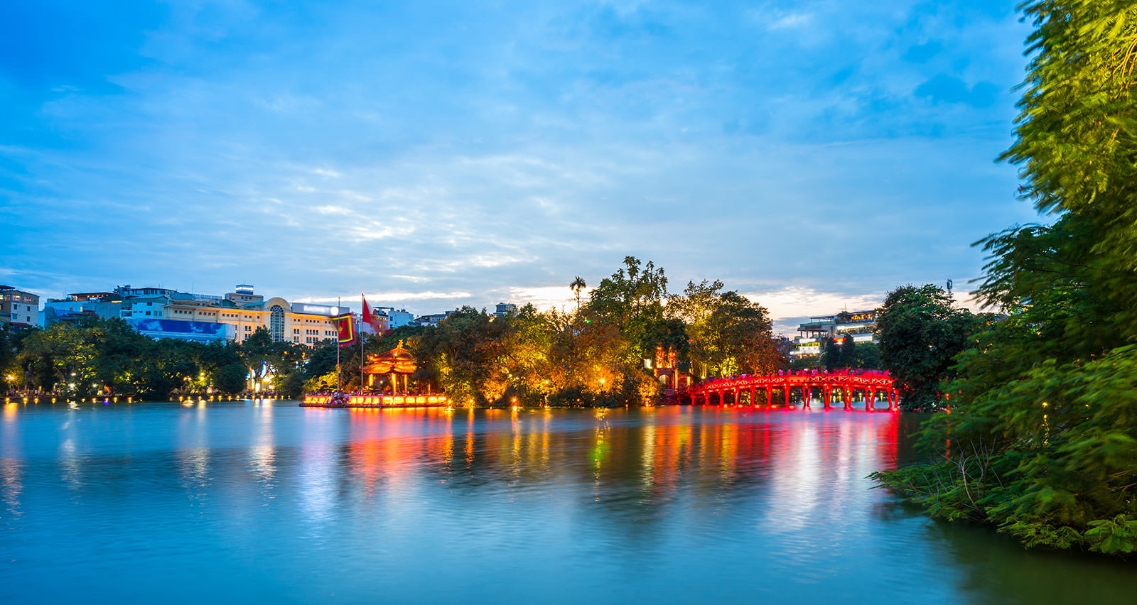 mot-minh-o-ha-noi