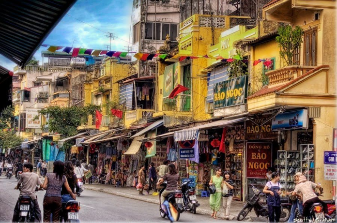 mot-minh-o-ha-noi