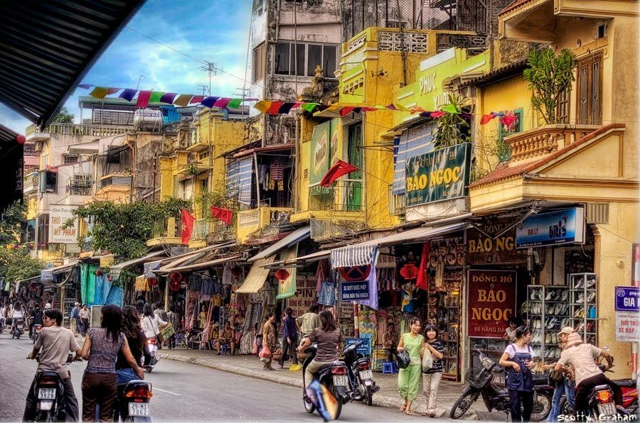 mot-minh-o-ha-noi